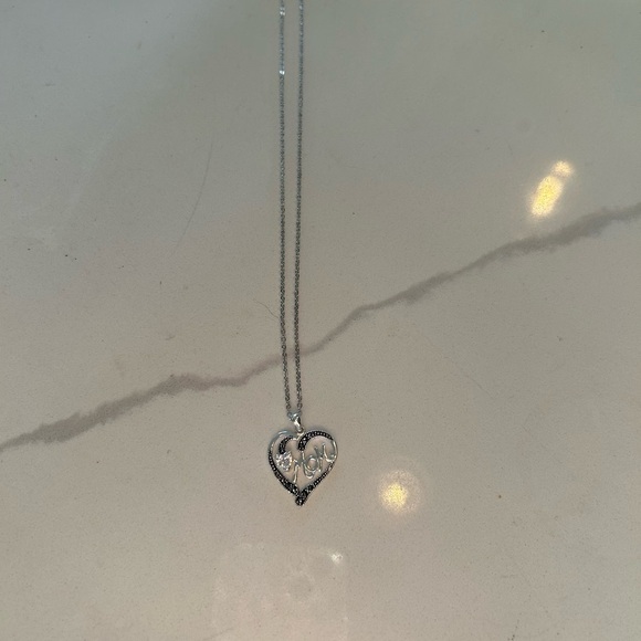 MOM pendant with chain - Picture 2 of 3